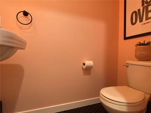 1907 Knox Crescent, Kelowna, BC - Indoor Photo Showing Bathroom