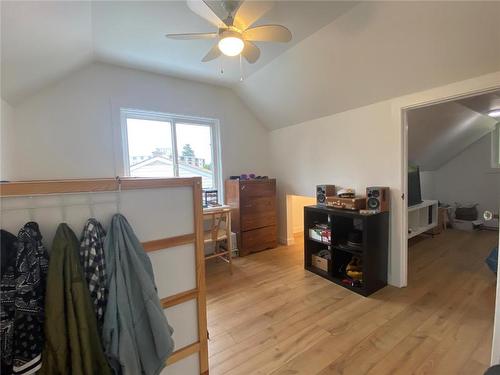 1907 Knox Crescent, Kelowna, BC - Indoor Photo Showing Other Room