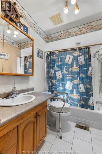 4695 Montgomery Drive, Lasalle, ON - Indoor Photo Showing Bathroom