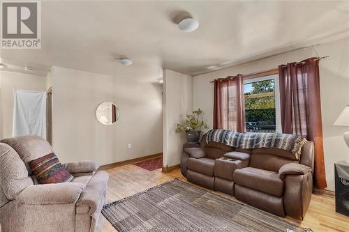 4695 Montgomery Drive, Lasalle, ON - Indoor Photo Showing Living Room