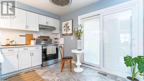 Patio doors have built in blinds - 154 - 700 Osgoode Drive, London, ON - Indoor Photo Showing Kitchen