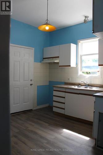 1001 Oxford Street E, London, ON - Indoor Photo Showing Kitchen