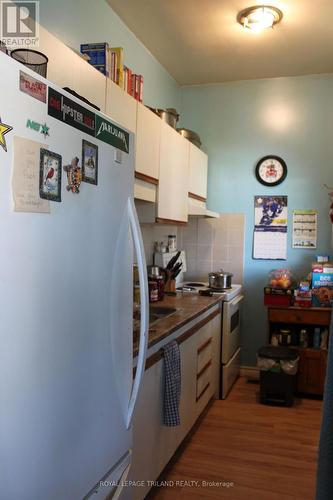 1001 Oxford Street E, London, ON - Indoor Photo Showing Kitchen