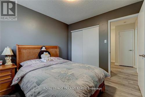 350 Homestead Court, London, ON - Indoor Photo Showing Bedroom