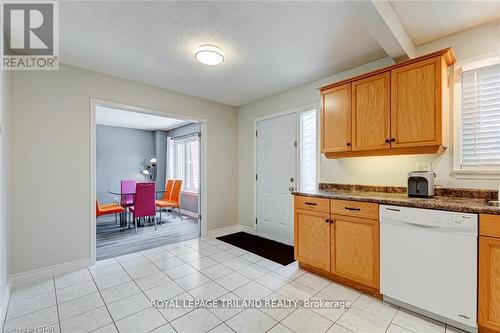 350 Homestead Court, London, ON - Indoor Photo Showing Kitchen