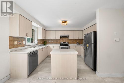 11 Alberta Drive, Vaughan, ON - Indoor Photo Showing Kitchen