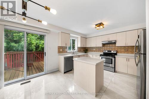 11 Alberta Drive, Vaughan, ON - Indoor Photo Showing Kitchen