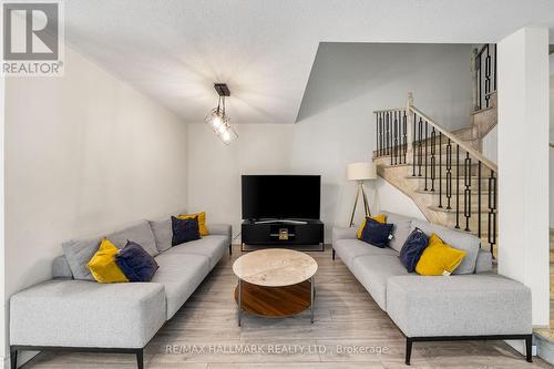 11 Alberta Drive, Vaughan, ON - Indoor Photo Showing Living Room