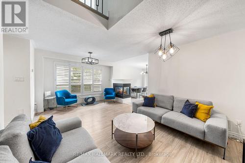 11 Alberta Drive, Vaughan, ON - Indoor Photo Showing Living Room