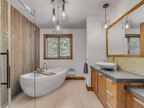 Ensuite bathroom - 35 Ch. Du Geai-Bleu, Stoneham-Et-Tewkesbury, QC - Indoor Photo Showing Bathroom