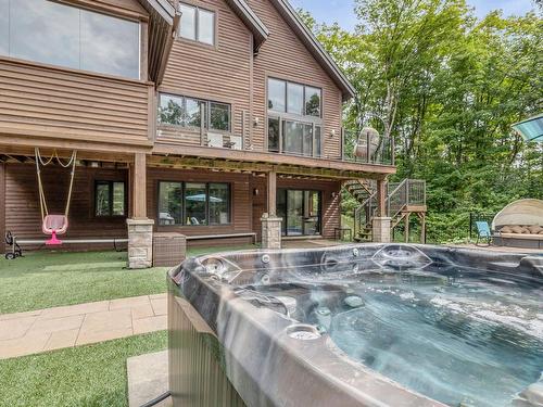 Hot tub - 35 Ch. Du Geai-Bleu, Stoneham-Et-Tewkesbury, QC - Outdoor