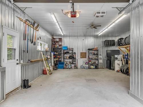 Garage - 35 Ch. Du Geai-Bleu, Stoneham-Et-Tewkesbury, QC - Indoor Photo Showing Garage