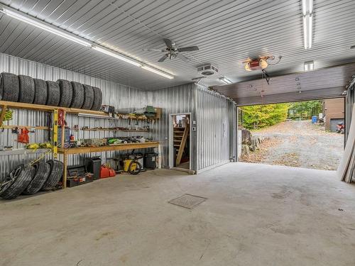 Garage - 35 Ch. Du Geai-Bleu, Stoneham-Et-Tewkesbury, QC - Indoor Photo Showing Garage