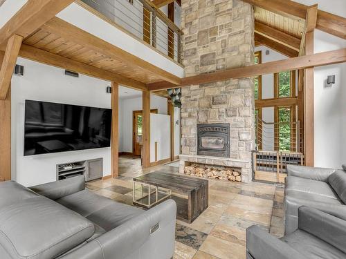 Salon - 35 Ch. Du Geai-Bleu, Stoneham-Et-Tewkesbury, QC - Indoor Photo Showing Living Room With Fireplace