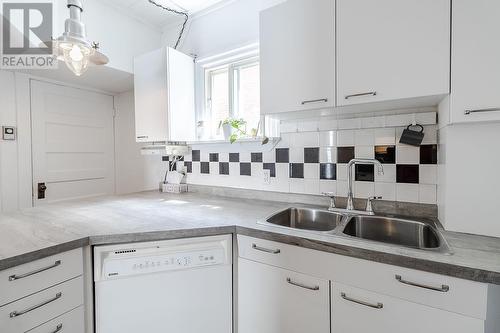 345 Wilson St, Sault Ste Marie, ON - Indoor Photo Showing Kitchen With Double Sink