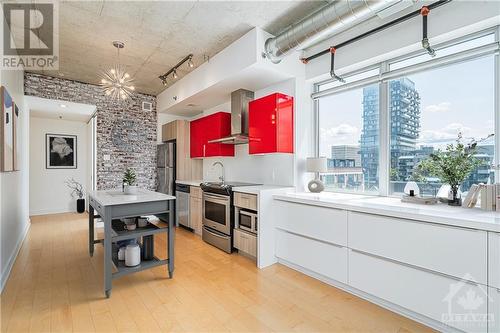 360 Mcleod Street Unit#503, Ottawa, ON - Indoor Photo Showing Kitchen