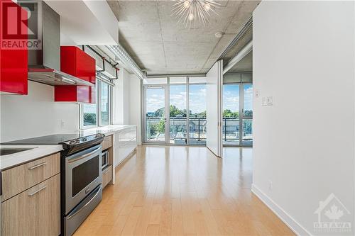 360 Mcleod Street Unit#503, Ottawa, ON - Indoor Photo Showing Kitchen With Upgraded Kitchen