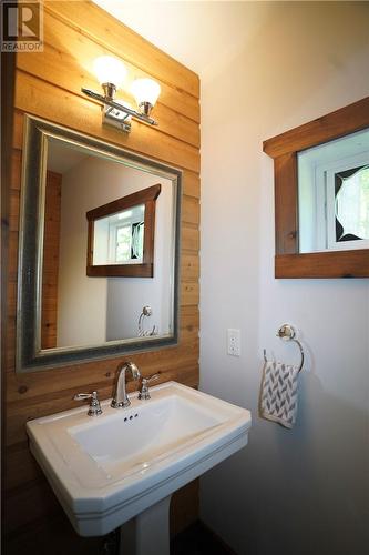 105 Big Lake Dam Road, Mindemoya, ON - Indoor Photo Showing Bathroom