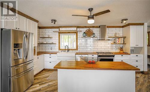 105 Big Lake Dam Road, Mindemoya, ON - Indoor Photo Showing Kitchen