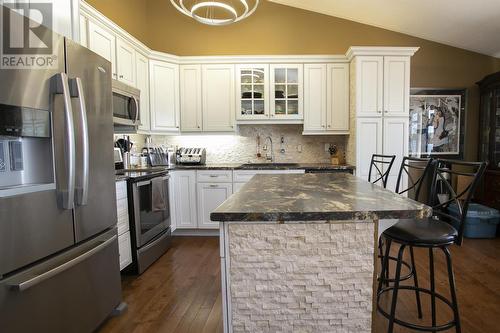 304 Pine Shore Dr, Sault Ste. Marie, ON - Indoor Photo Showing Kitchen With Upgraded Kitchen