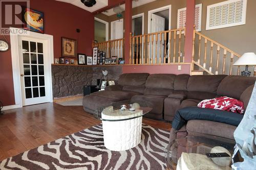 304 Pine Shore Dr, Sault Ste. Marie, ON - Indoor Photo Showing Living Room