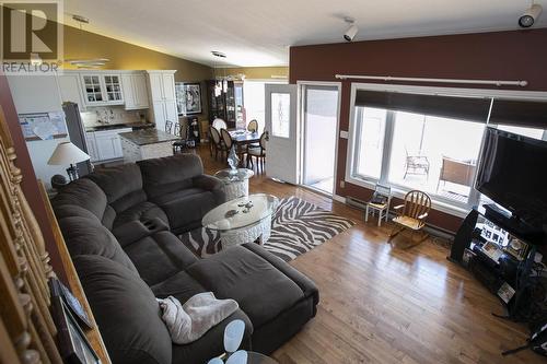 304 Pine Shore Dr, Sault Ste. Marie, ON - Indoor Photo Showing Living Room