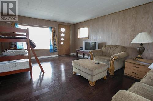 304 Pine Shore Dr, Sault Ste. Marie, ON - Indoor Photo Showing Living Room