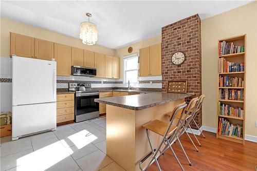 477 Cannon Street E, Hamilton, ON - Indoor Photo Showing Kitchen