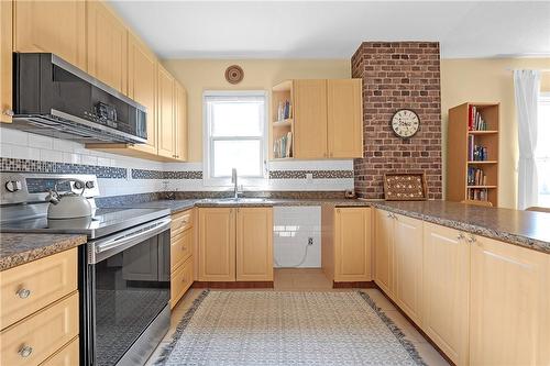 477 Cannon Street E, Hamilton, ON - Indoor Photo Showing Kitchen