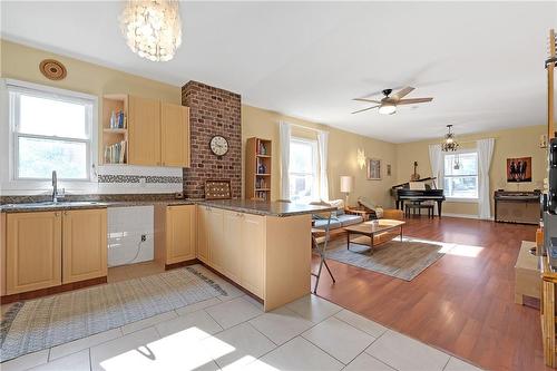 477 Cannon Street E, Hamilton, ON - Indoor Photo Showing Kitchen