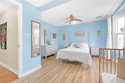 477 Cannon Street E, Hamilton, ON - Indoor Photo Showing Bedroom