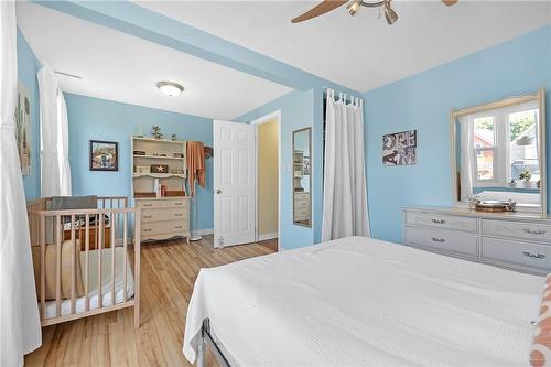 477 Cannon Street E, Hamilton, ON - Indoor Photo Showing Bedroom