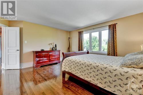 135 Riversedge Crescent, Ottawa, ON - Indoor Photo Showing Bedroom