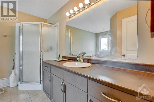 135 Riversedge Crescent, Ottawa, ON - Indoor Photo Showing Bathroom