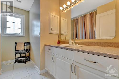 135 Riversedge Crescent, Ottawa, ON - Indoor Photo Showing Bathroom