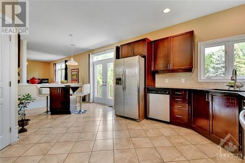 135 Riversedge Crescent, Ottawa, ON - Indoor Photo Showing Kitchen