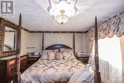 Grand bedroom - 