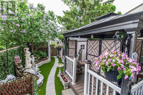 Beautiful back yard - 16 Larkshire Lane Unit#B, Ottawa, ON - Outdoor