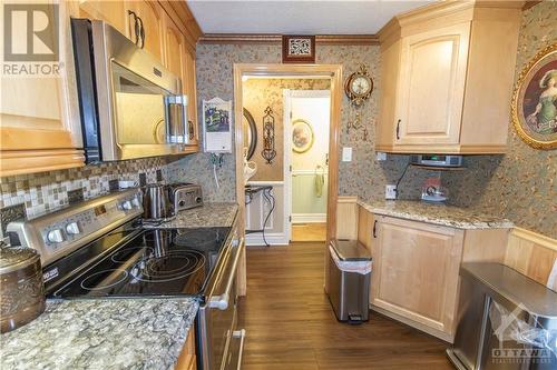 Stainless steel appliances - 16 Larkshire Lane Unit#B, Ottawa, ON - Indoor Photo Showing Kitchen