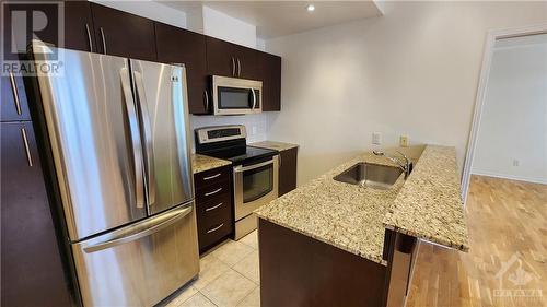 270 Meilleur Private Unit#J, Ottawa, ON - Indoor Photo Showing Kitchen With Stainless Steel Kitchen