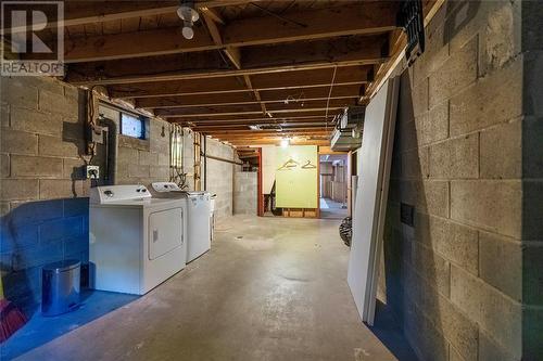 1221 Sherwood Trail, Sarnia, ON - Indoor Photo Showing Laundry Room