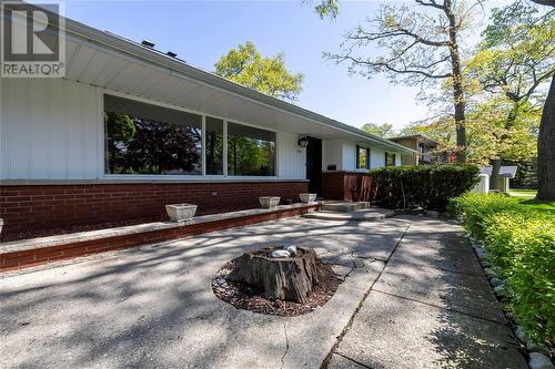 1221 Sherwood Trail, Sarnia, ON - Outdoor