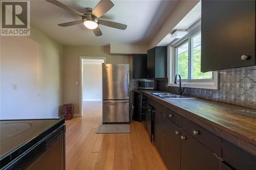 1221 Sherwood Trail, Sarnia, ON - Indoor Photo Showing Kitchen With Double Sink