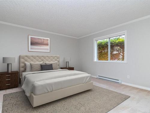 10232 Fifth St, Sidney, BC - Indoor Photo Showing Bedroom