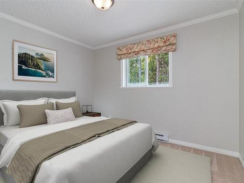 10232 Fifth St, Sidney, BC - Indoor Photo Showing Bedroom