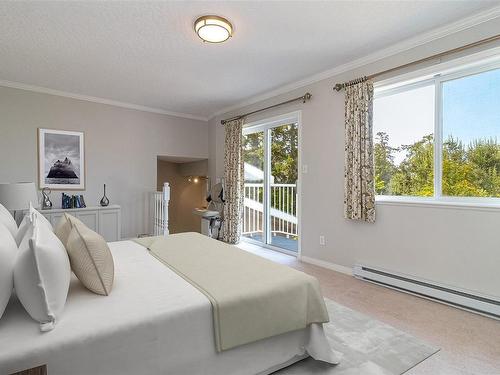 10232 Fifth St, Sidney, BC - Indoor Photo Showing Bedroom