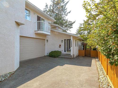 10232 Fifth St, Sidney, BC - Outdoor With Balcony