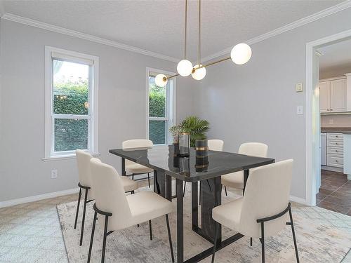 10232 Fifth St, Sidney, BC - Indoor Photo Showing Dining Room