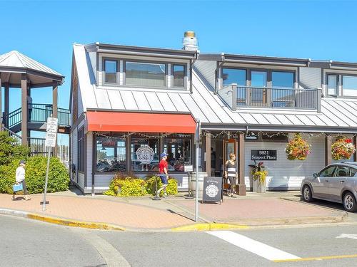 10232 Fifth St, Sidney, BC - Outdoor With Balcony With Facade