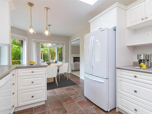 10232 Fifth St, Sidney, BC - Indoor Photo Showing Kitchen